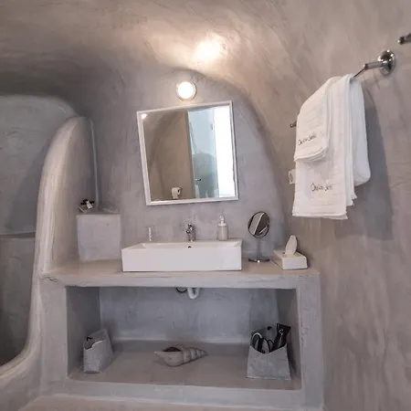 Omikron By Theodora Suites Hotel