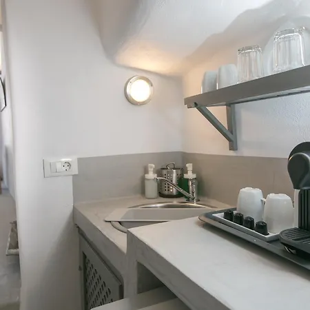 Omikron By Theodora Suites Hotel