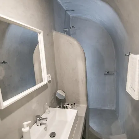 Omikron By Theodora Suites Oia (Santorini)