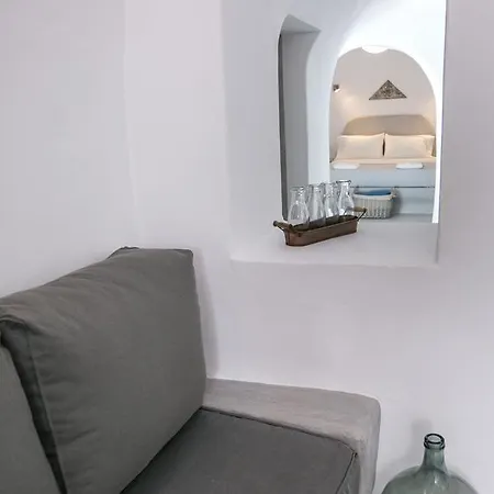 Omikron By Theodora Suites Hotel